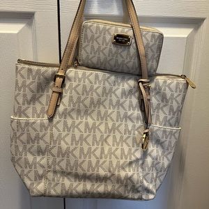 MATCHING SET White Michael Kors Tote and Wallet
